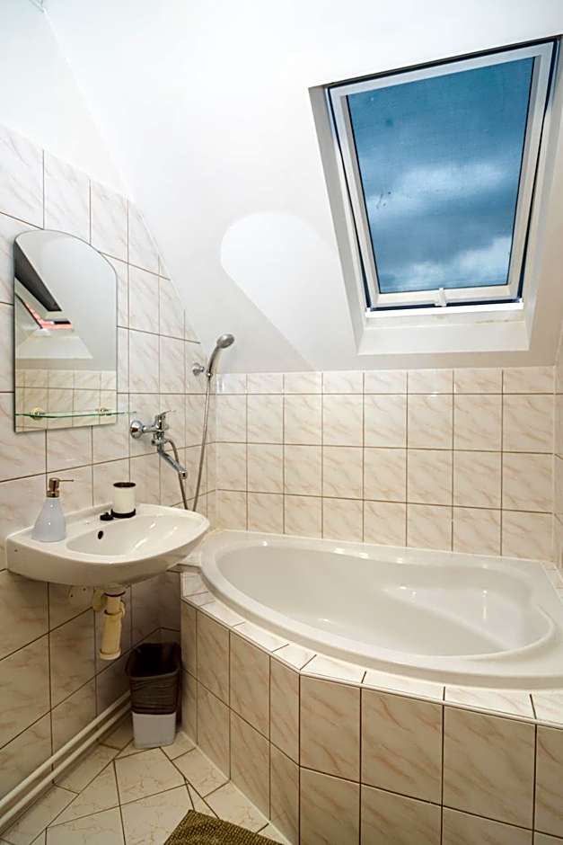 Mikulov - Inn - hotel s vinným sklepem Venuše