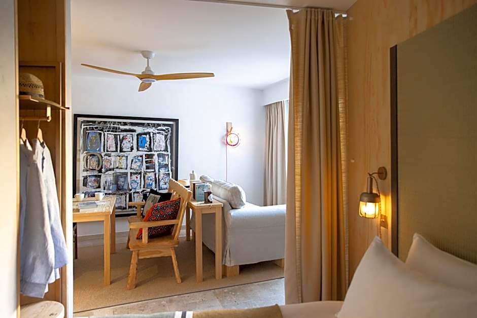 MOB HOTEL Cannes