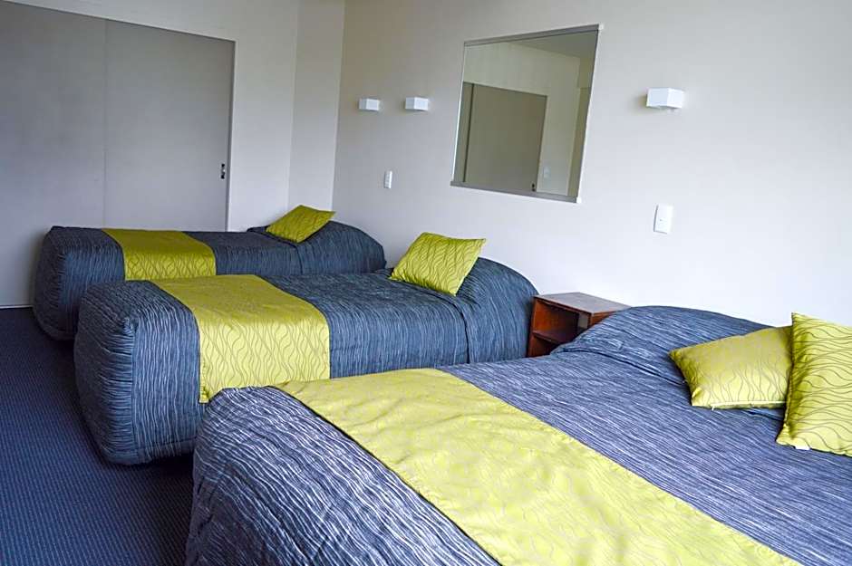Four Seasons Motel