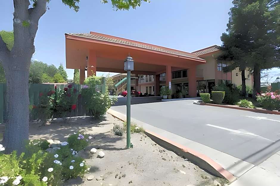 Days Inn by Wyndham Gilroy