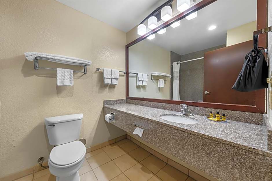 Best Western Plus Shamrock Inn & Suites