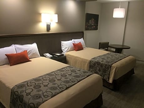 Triple Room (2 Queen Beds)