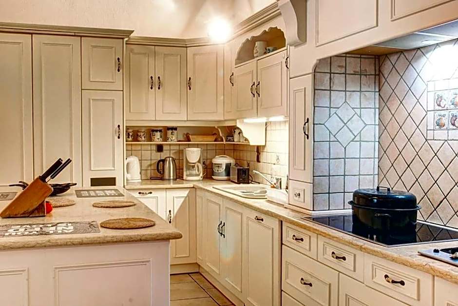 VILLA JUDI SLEEP 10, bedrooms 5, swimming pool