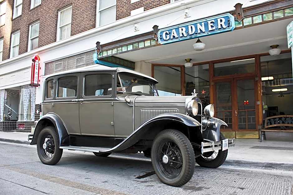 Gardner Hotel & Hostel