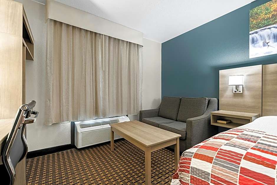 Red Roof Inn & Suites Tomah