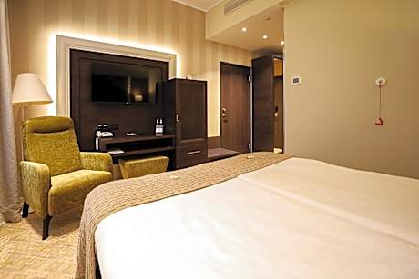 Double Room with Spa Access – Accessible