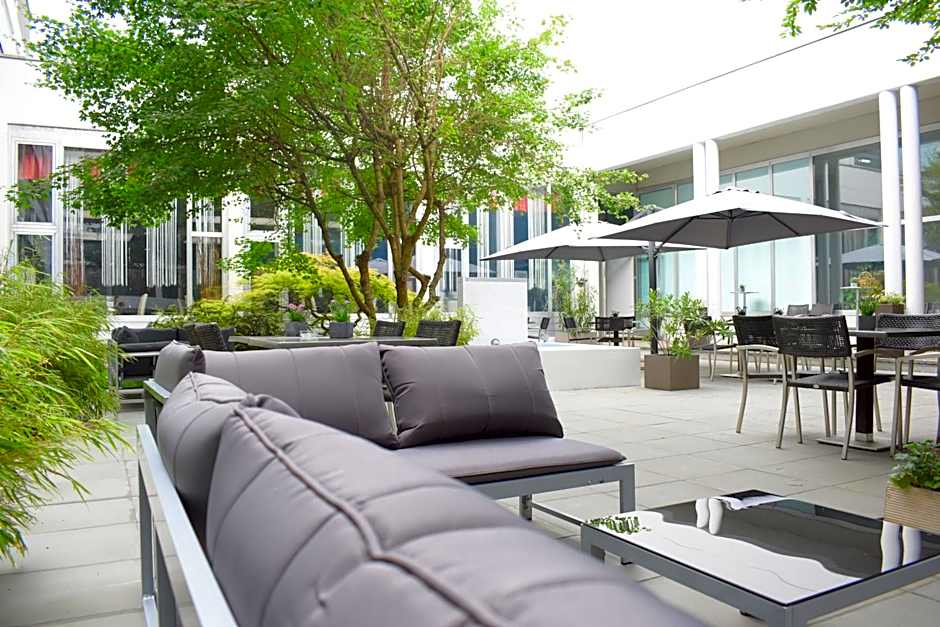 College Garden Hotel