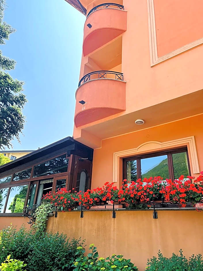 Hotel Ristorante Montenerone Il Poeta