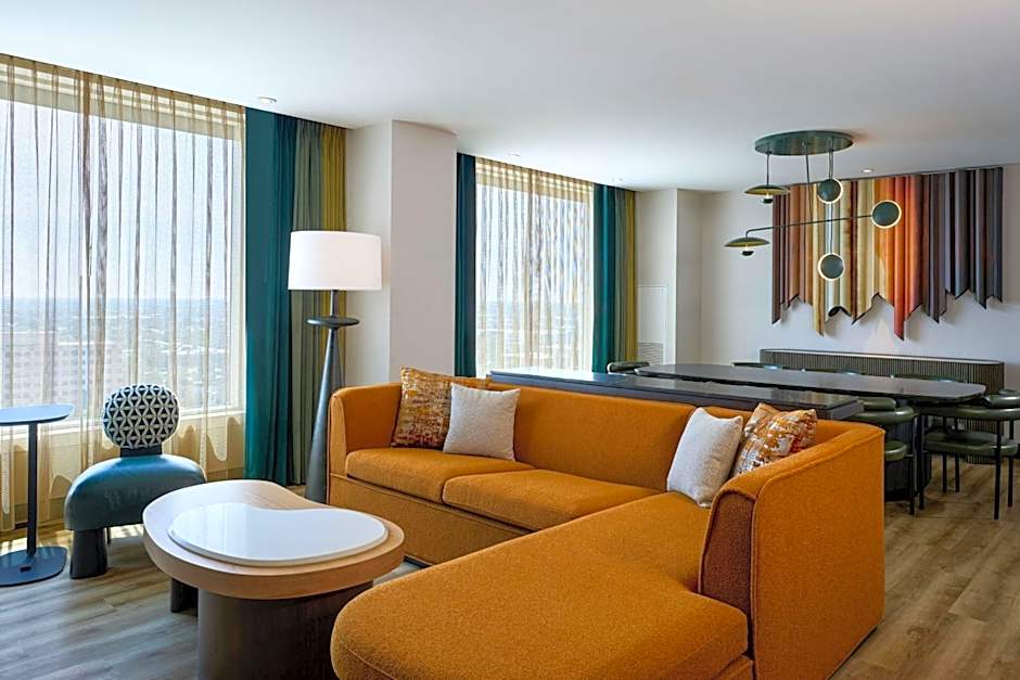 Renaissance by Marriott Schaumburg Convention Center Hotel