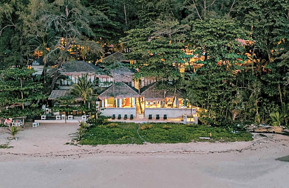 Sealord Naithon Beachfront Villa