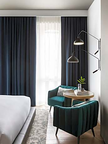 King Room with Mobility Accessible Roll-In Shower - Non-Smoking