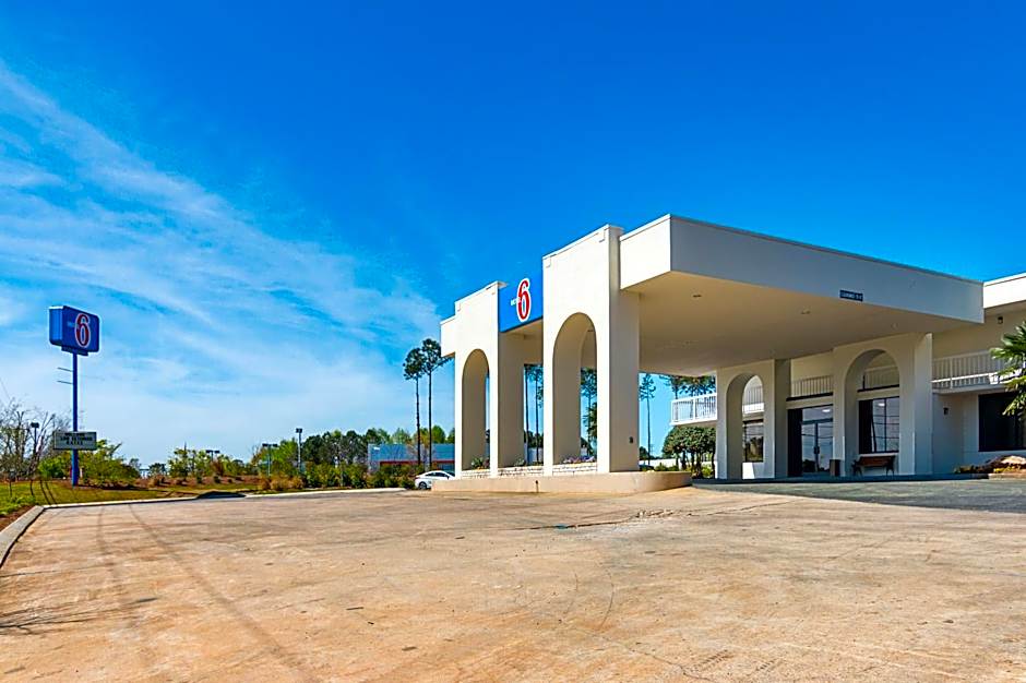 Motel 6-Newnan, GA