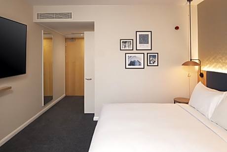 Queen Room - Mobility Access