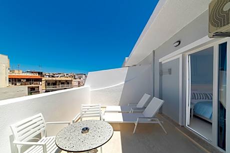 Superior Double or Twin Room with City View and minipool