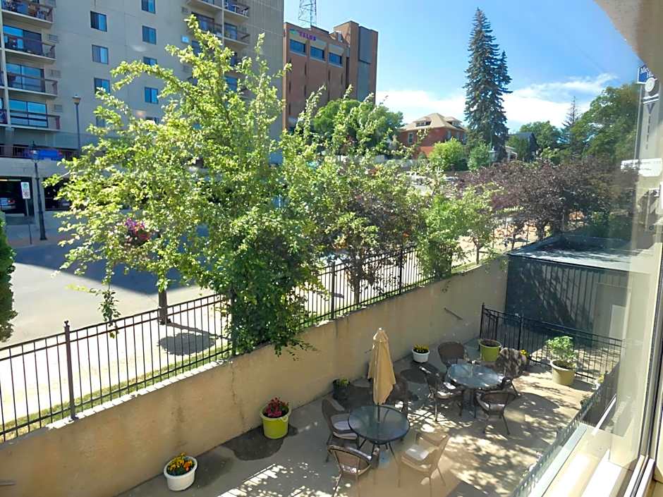 The Medicine Hat Villa