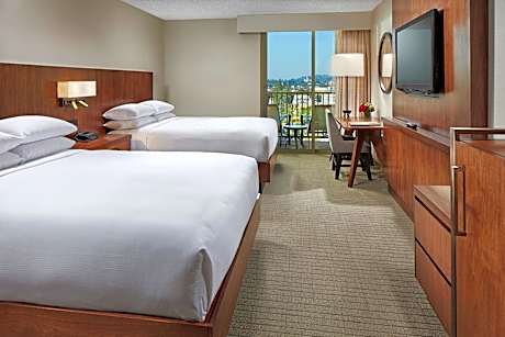 Deluxe Queen Room with Two Queen Beds