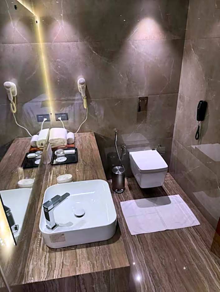 The Avenue Center Hotel