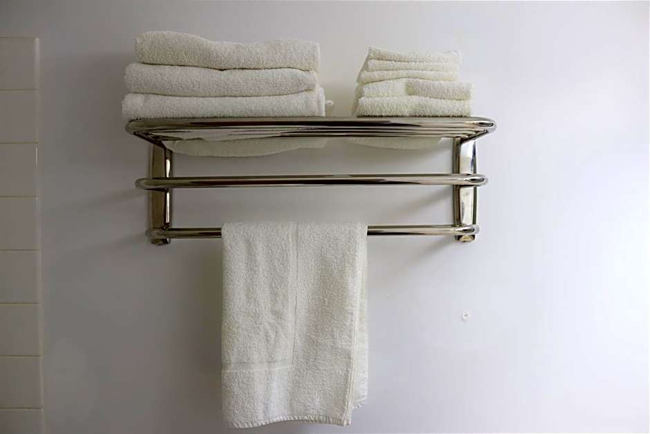 Super 8 by Wyndham Hinton