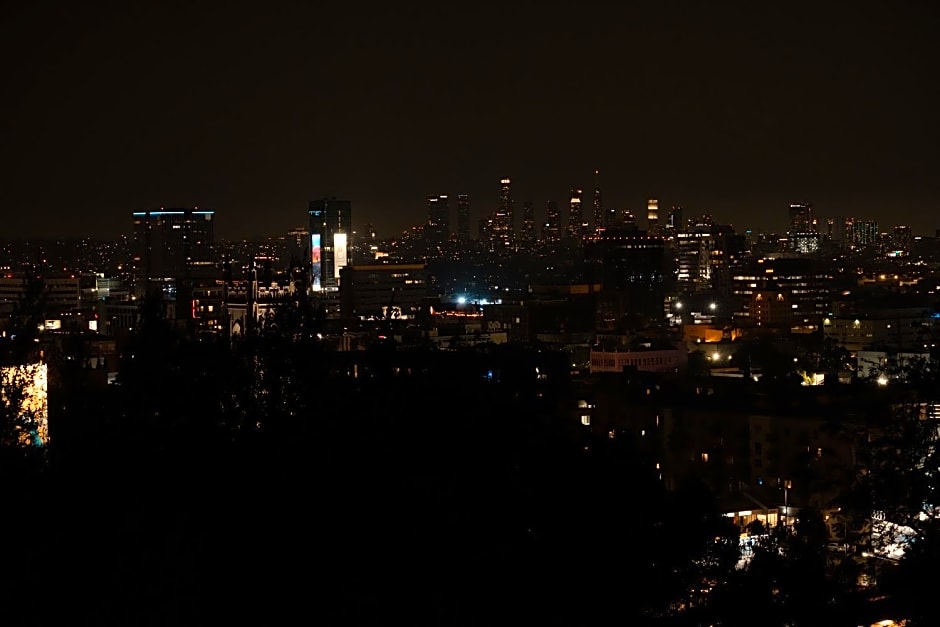 Hollywood Hills Hotel