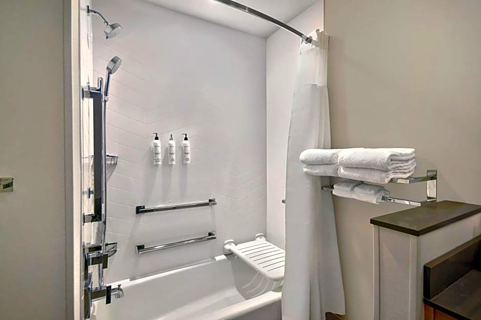 Fairfield by Marriott Inn & Suites Cincinnati North West Chester