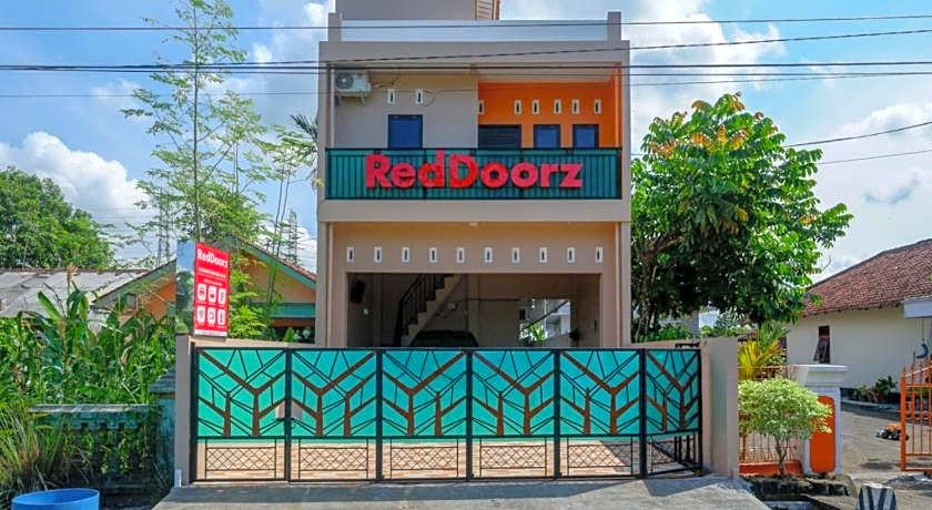 RedDoorz Syariah near Stasiun Gumilir Cilacap