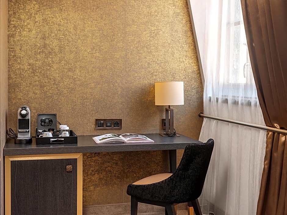 Niepce Paris, Curio Collection By Hilton