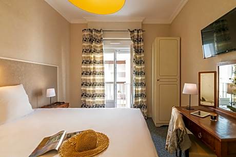 Double or Twin Room with City View
