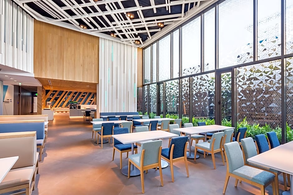 Holiday Inn Express Bangkok Soi Soonvijai By IHG