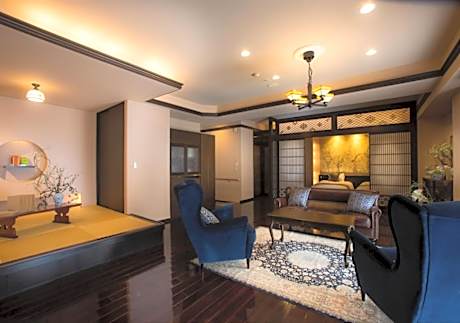 Suite with Mountain View
