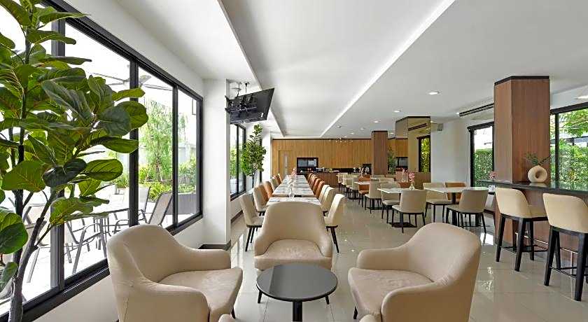 Gate43 Airport Hotel