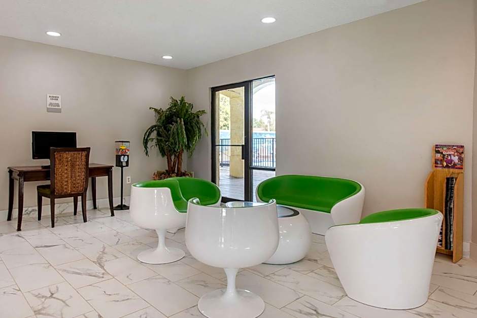 Clarion Inn & Suites Kissimmee-Lake Buena Vista South