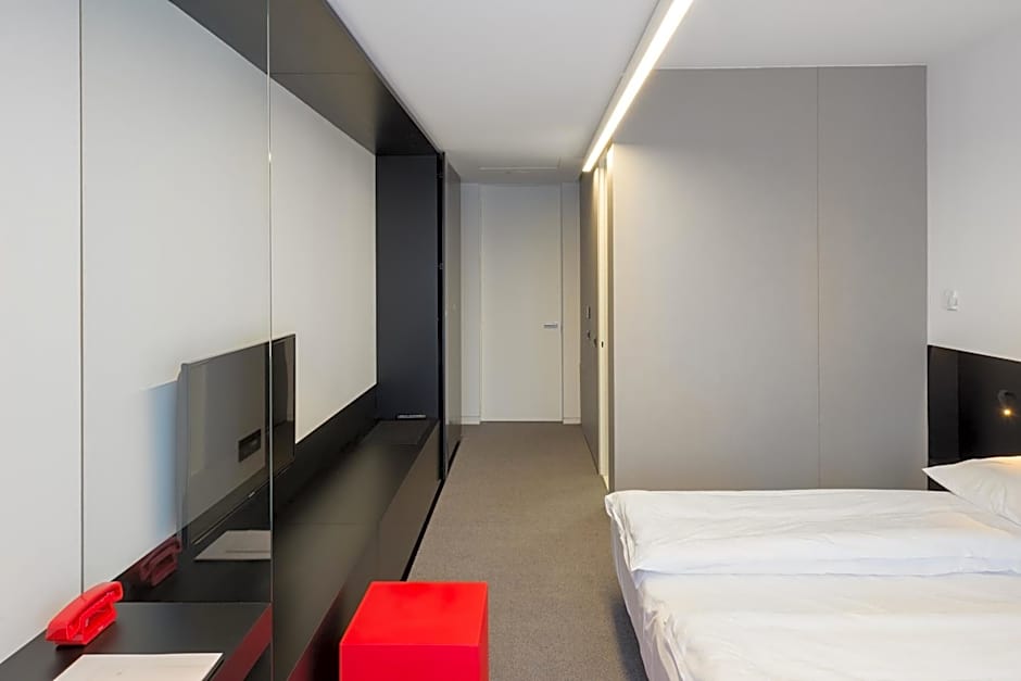 Zdjęcie 1 z 6 — 1 King Bed