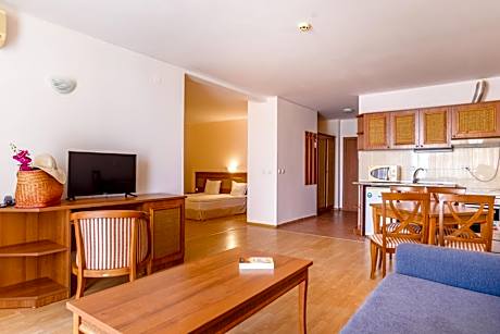 One-Bedroom Apartment with Balcony (2 - 4 Adults)