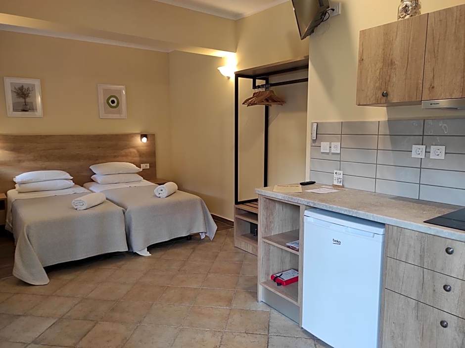 Donatos Apartments & Studios