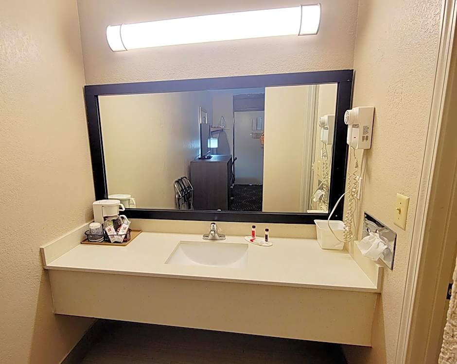 Super 8 by Wyndham Marion NC