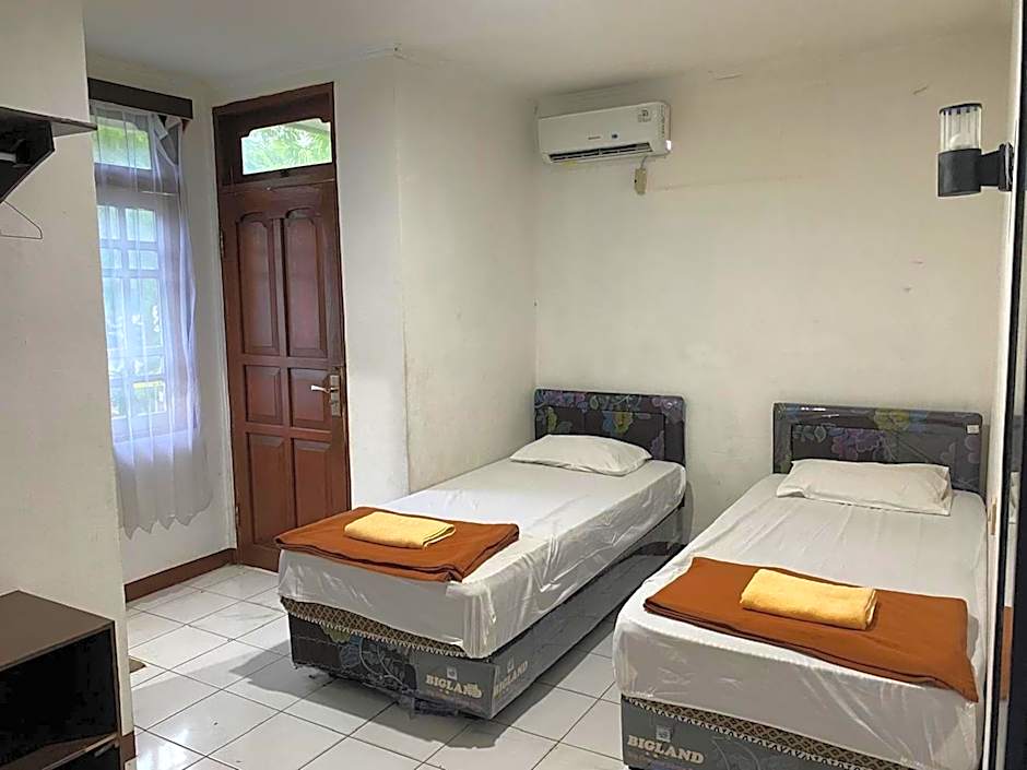 RedDoorz at Hotel Ermashta Jayapura