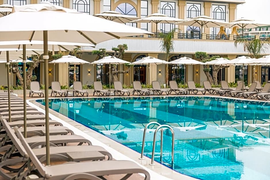 Serenity Queen Hotel