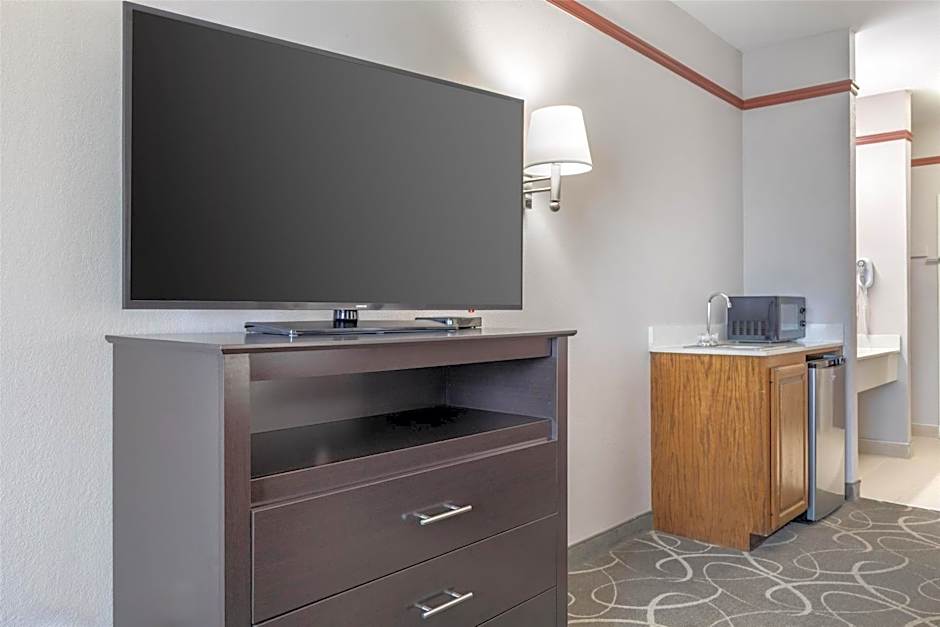 Best Western Limestone Inn & Suites