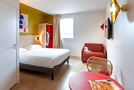 Standard Room with one double and one single bed
