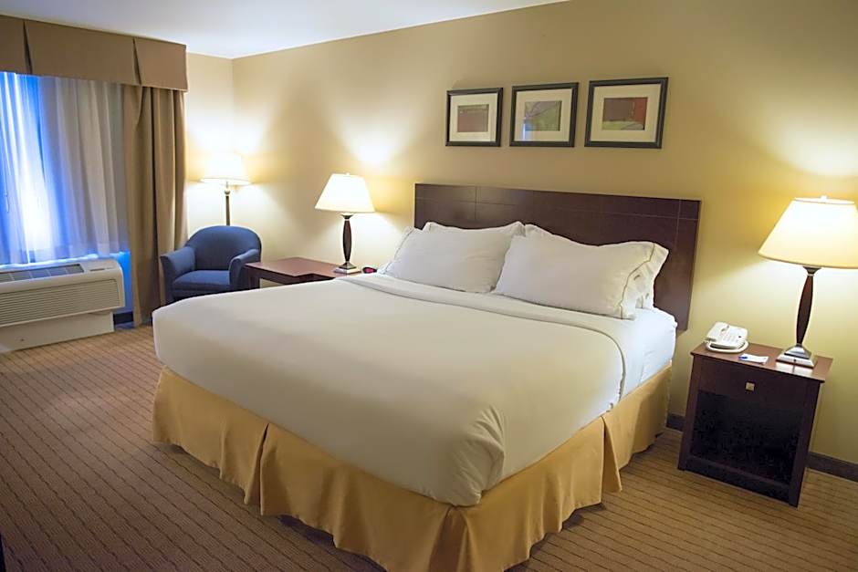 Holiday Inn Express Devils Lake By IHG