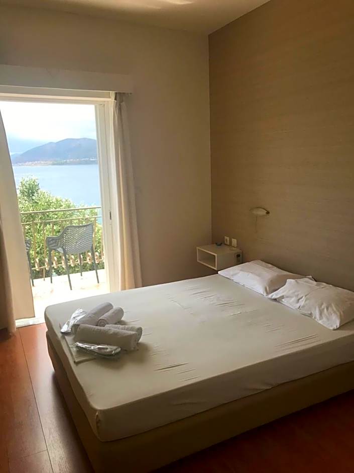 Photo 1 of 5 of 1 Queen Bed, Sea View