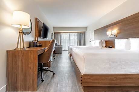 Two Queen beds w/Sofa Bed
