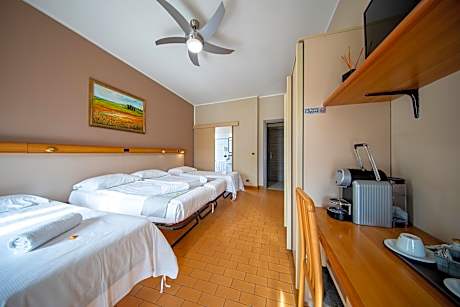 Standard Quadruple Room with Lake View