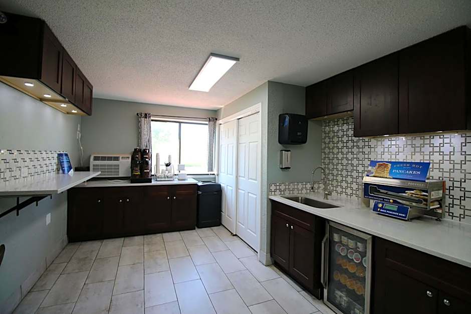 Super 8 by Wyndham Kenosha/Pleasant Prairie