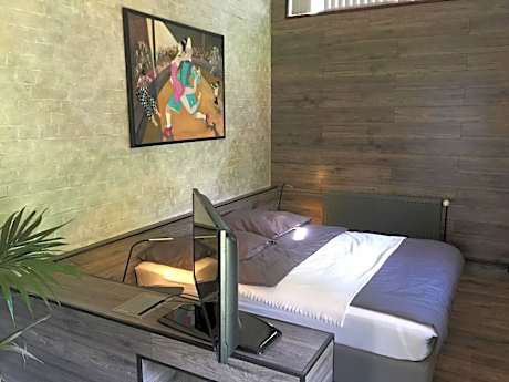 Apartment with Garden View