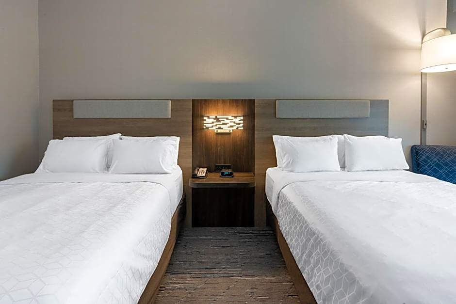 Holiday Inn Express & Suites Vaughan Southwest By IHG