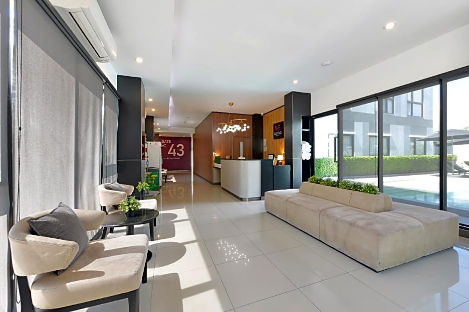 Gate43 Airport Hotel