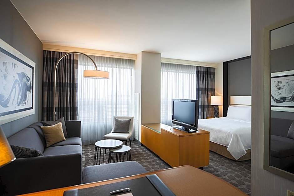 Renaissance Chicago O'Hare Suites Hotel