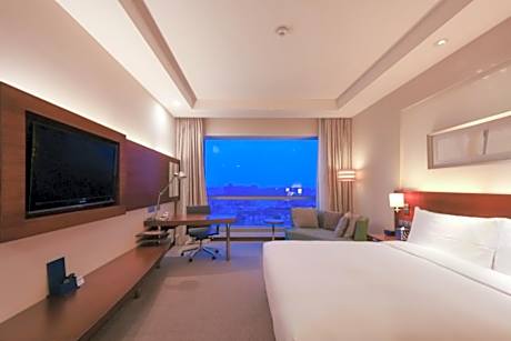 1 King Standard Club Floor