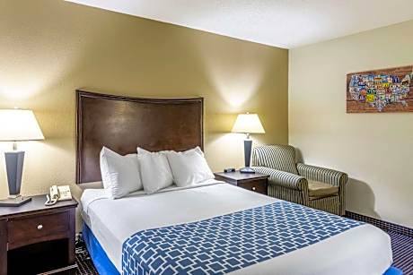 Queen Room - Accessible/Non-Smoking